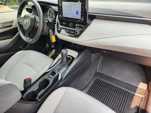 Used 2022 Toyota Corolla LE FWD image 17