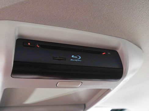 Used 2019 Toyota Sequoia Platinum AWD/4WD image 19