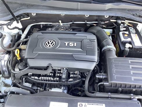 Used 2018 Volkswagen Golf SE image 8