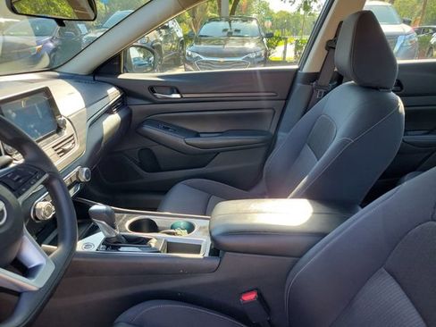 Used 2024 Nissan Altima 2.5 SV FWD image 13