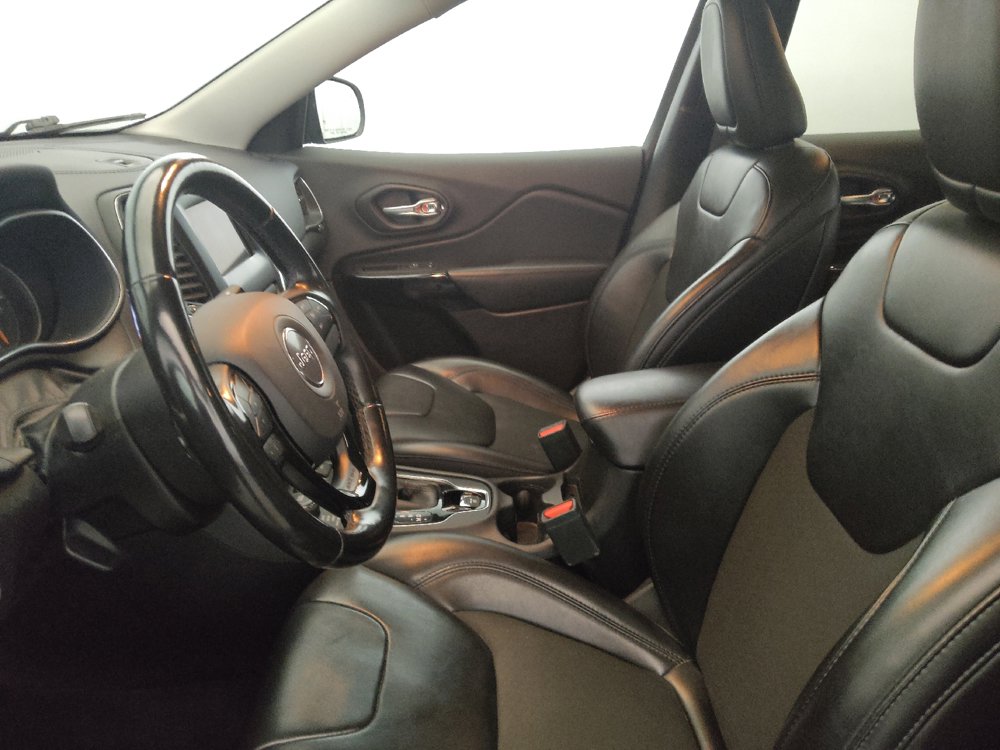 Used 2020 Jeep Cherokee Latitude Plus AWD/4WD image 17