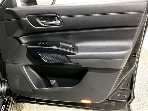 Used 2022 Nissan Pathfinder S image 30