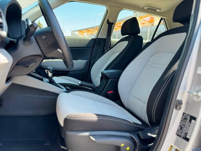 Used 2025 Hyundai Venue SEL FWD image 27