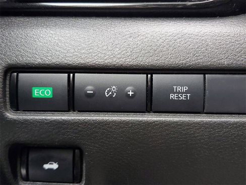 Used 2022 Nissan Sentra SR w/ SR Premium Package image 30