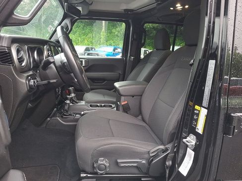 Used 2022 Jeep Wrangler Unlimited Sahara AWD/4WD image 13
