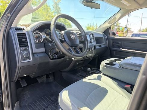 Used 2018 RAM 2500 Tradesman w/ Chrome Appearance Group AWD/4WD image 9