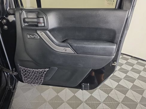 Used 2018 Jeep Wrangler Unlimited Sport S AWD/4WD image 30
