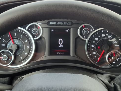Used 2025 RAM 2500 Big Horn AWD/4WD image 10