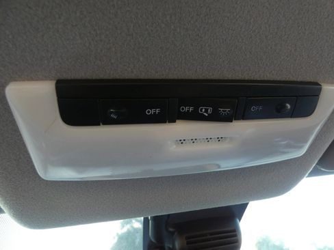 Used 2020 Nissan Versa S image 68