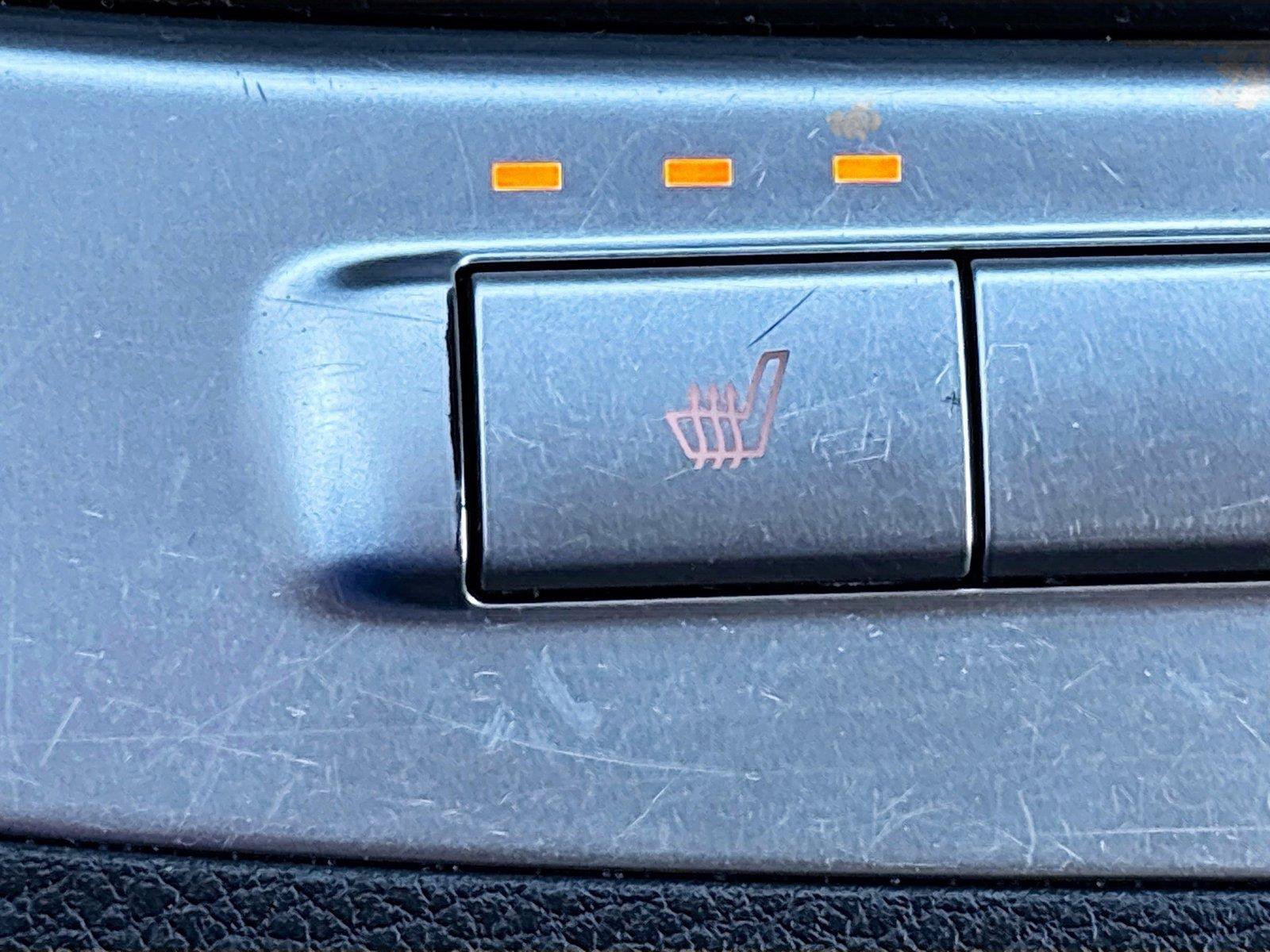 Used 2025 Kia Carnival FWD image 20