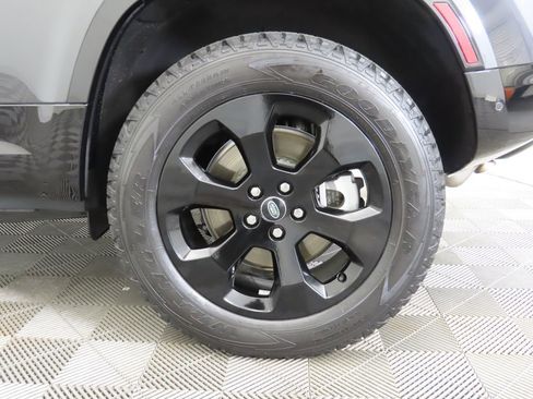 Used 2024 Land Rover Defender 110 X-Dynamic SE image 30