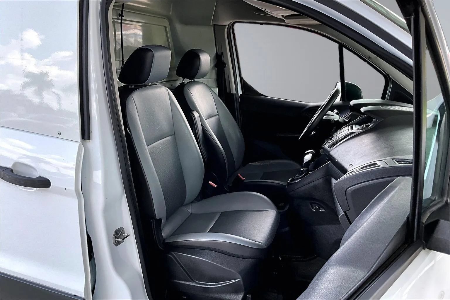 Used 2016 Ford Transit Connect XL FWD image 24