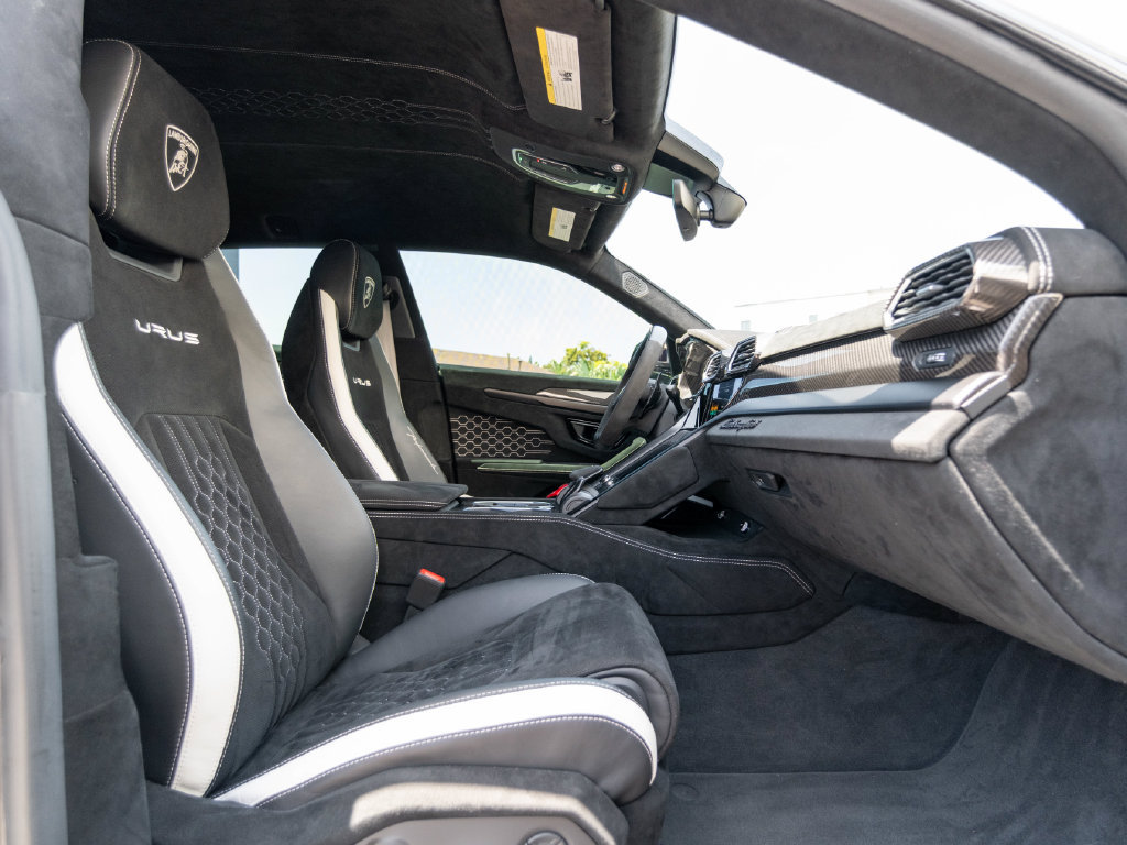 Used 2024 Lamborghini Urus Performante AWD/4WD image 27