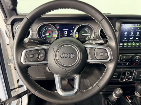 Used 2022 Jeep Wrangler Unlimited Sahara AWD/4WD image 11