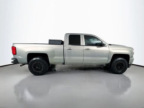 Used 2017 Chevrolet Silverado 1500 LT w/ LPO, Black Pack AWD/4WD image 7