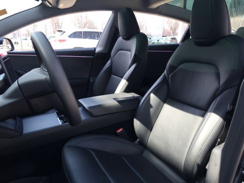 Used 2025 Tesla Model 3 image 30