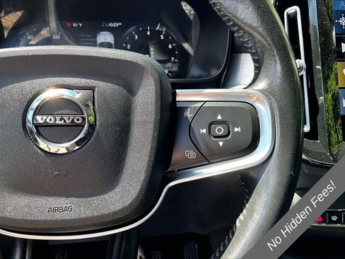 Used 2021 Volvo XC40 T4 Momentum FWD image 16