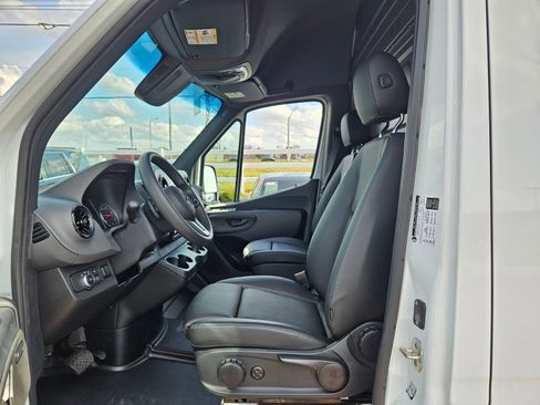 Used 2024 Mercedes-Benz Sprinter 2500 image 10
