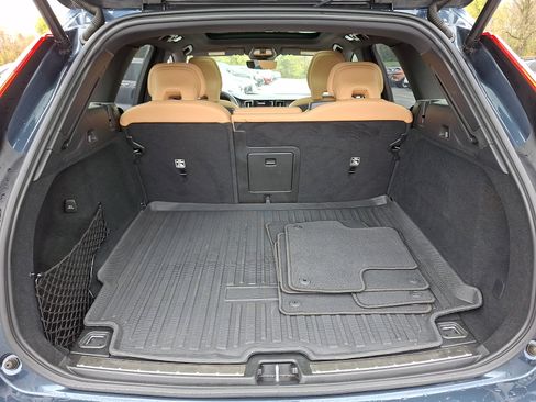 Used 2023 Volvo XC60 B5 Ultimate w/ Climate Package image 30