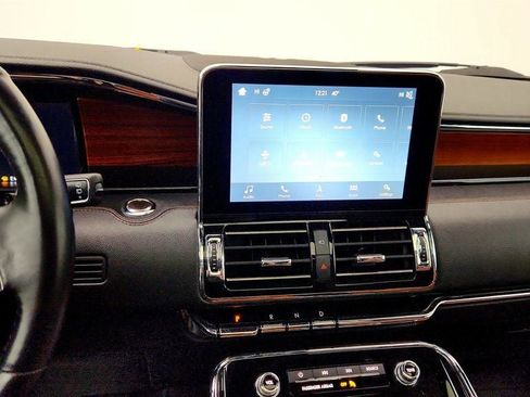 Used 2019 Lincoln Navigator Reserve image 17