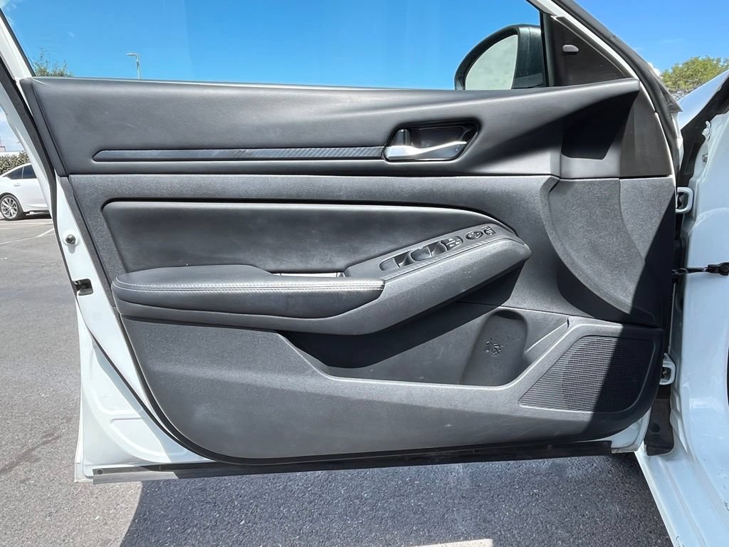 Used 2025 Nissan Altima 2.5 SV AWD/4WD image 5
