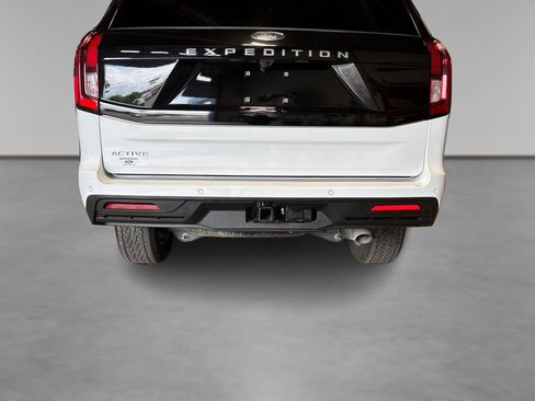 Certified 2025 Ford Expedition Active AWD/4WD image 16