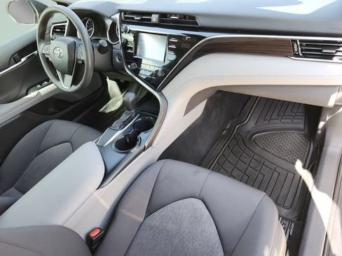 Used 2018 Toyota Camry LE w/ Convenience Package FWD image 16