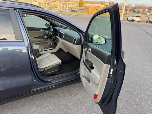 Used 2022 Kia Sportage Nightfall Edition image 24