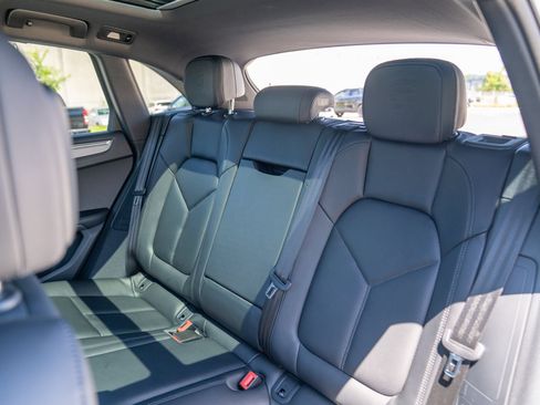 Certified 2026 Porsche Macan AWD/4WD image 24