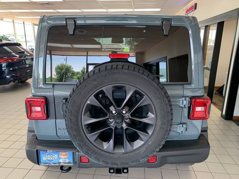 Used 2025 Jeep Wrangler Unlimited Sahara AWD/4WD image 6