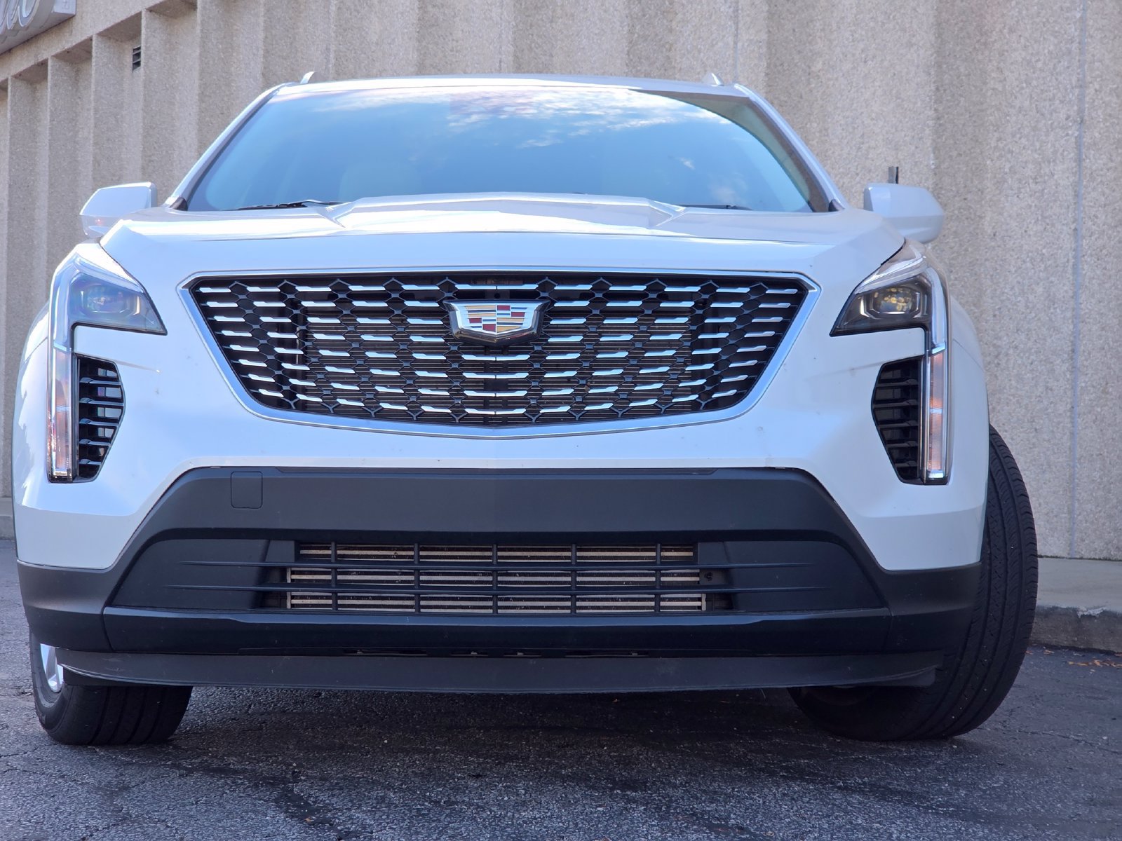 Certified 2023 Cadillac XT4 Luxury w/ Cold Weather Package FWD image 17