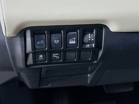 Used 2022 Subaru Ascent Limited w/ Technology Package image 11