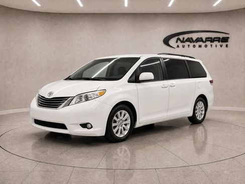 Used 2012 Toyota Sienna XLE w/ Entertainment Pkg FWD image 3