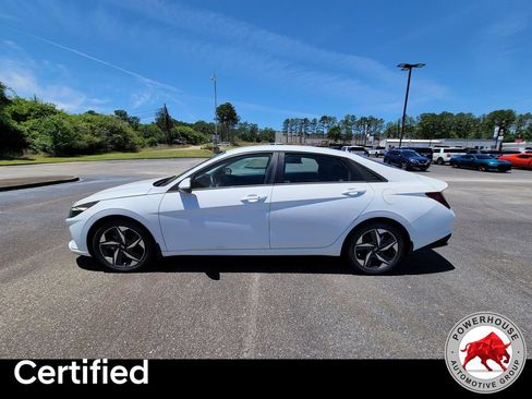 Used 2023 Hyundai Elantra SEL w/ Convenience Package FWD image 3