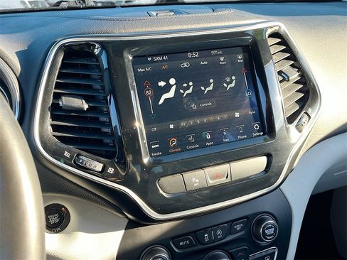 Certified 2019 Jeep Cherokee Limited w/ Luxury Group image 16