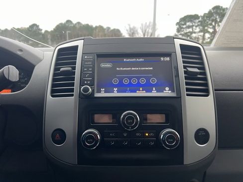 Used 2020 Nissan Frontier SV image 8