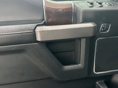 Used 2016 Ford F150 Platinum w/ Equipment Group 701A Luxury image 11