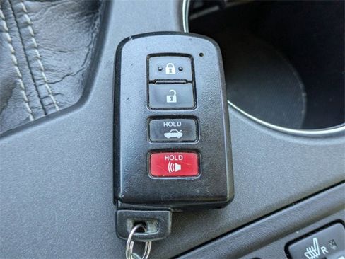 Used 2017 Toyota Camry XLE image 28