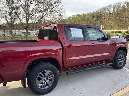 Used 2025 Nissan Frontier SV AWD/4WD image 5