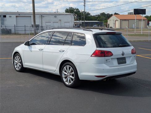 Used 2016 Volkswagen Golf SE w/ Lighting Package FWD image 3