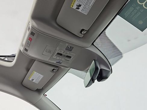 Certified 2023 Volkswagen Taos SE w/ Panoramic Sunroof Package FWD image 17