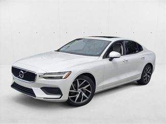Used 2020 Volvo S60 T5 Momentum image 1