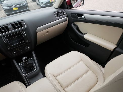 Used 2017 Volkswagen Jetta SE FWD image 11