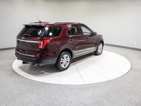 Used 2018 Ford Explorer XLT w/ Equipment Group 202A AWD/4WD image 31