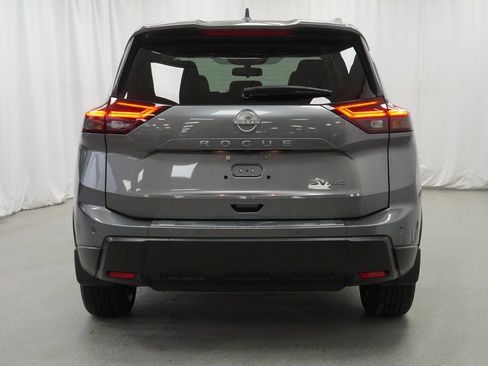 Used 2024 Nissan Rogue SV w/ SV Premium Package image 10
