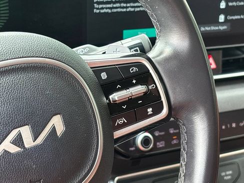 Certified 2025 Kia Carnival EX FWD image 27