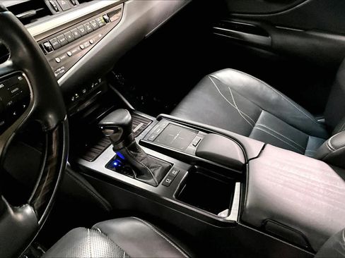 Used 2020 Lexus ES 300h w/ Accessory Package 2 FWD image 17