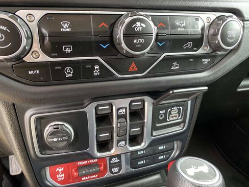 Certified 2025 Jeep Wrangler Unlimited Rubicon AWD/4WD image 13