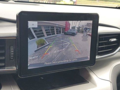 Used 2024 Ford Explorer XLT w/ Equipment Group 202A AWD/4WD image 27