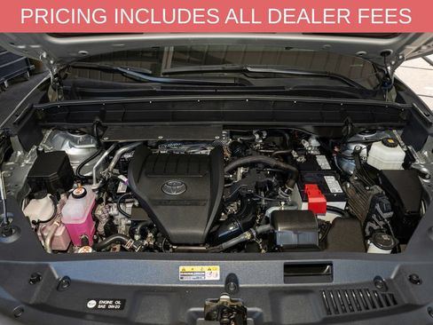 Used 2025 Toyota Highlander LE FWD image 20